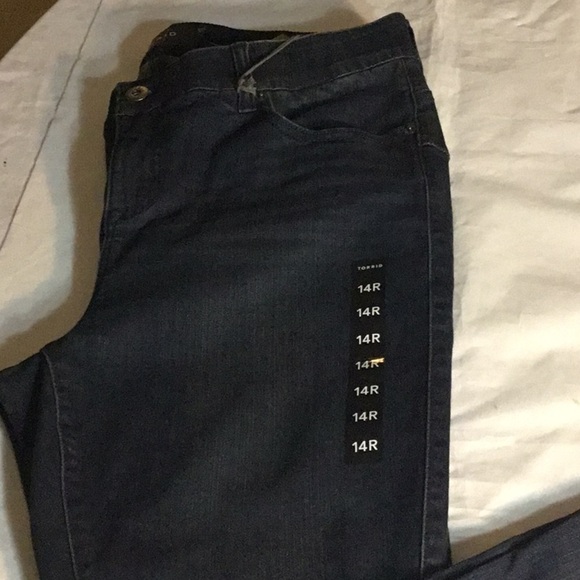 TORRID BOMBSHELL SKINNY NWT DARK WASH DENIM SIZE 14R - Picture 2 of 6